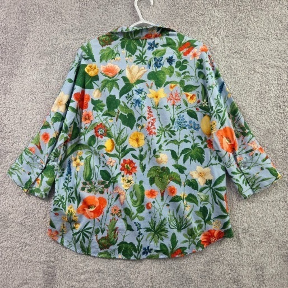 Tuckernuck Blue Floral Garden Top Medium Cotton Stretch 3/4 Sleeve VNeck Popover - Picture 9 of 12